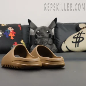 Rear view of the adidas Yeezy Slides ‘Soot’ showing heel curvature and design structure.