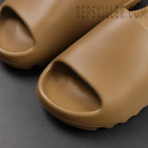 Profile view of the adidas Yeezy Slides ‘Soot’ showcasing the ridged sole and ergonomic shape.