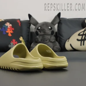 Yeezy Slides 'Resin'2