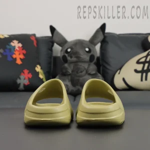 Yeezy Slides ‘Resin’ rear view highlighting sculpted heel and minimal branding