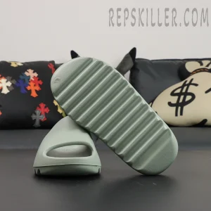 Outsole of Yeezy Slides ‘Salt’ featuring grooved traction pattern.