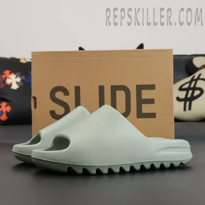 Yeezy Slides 'Salt'9