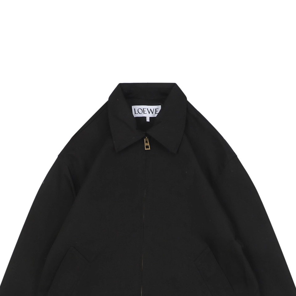 L Rear Logo Patch Pleated Jacket