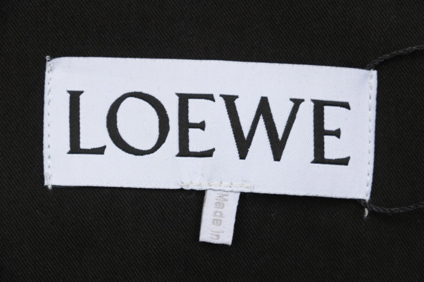 L Rear Logo Patch Pleated Jacket Logo tag
