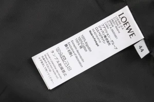 L Rear Logo Patch Pleated Jacket Wash tag