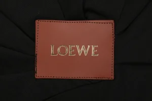 L Rear Logo Patch Pleated Jacket Logo tag