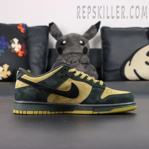 Nike Supreme x Dunk Low SB “Camper Green” lateral side view highlighting contrast between moss green and wheat tones.