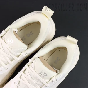ON Loewe x Cloudtilt 2 ‘All White’ insole close-up highlighting co-branded details and cushioned collar.