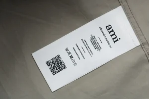 Ami Embossed Heart Pocket Shirt Wash label