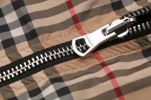 BBry Vintage Check Reversible Hooded Jacket Zipper puller