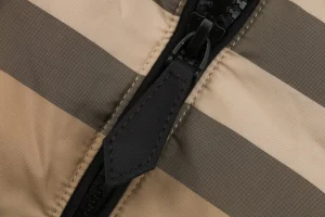 BBry Vintage Check Short Puffer Jacket Zipper puller