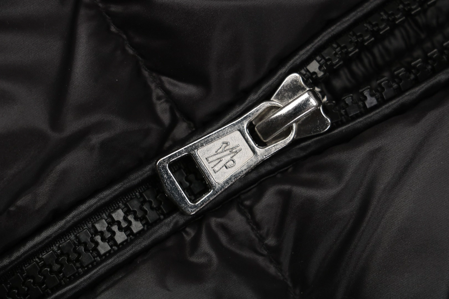 Mxxcler Webbing Hooded Down Vest – FRGMT by Hiroshi Fujiwara (Silver/Black)