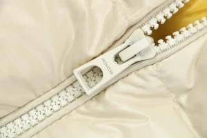 Mxxcler Lipsi Down Vest Beige Zipper puller