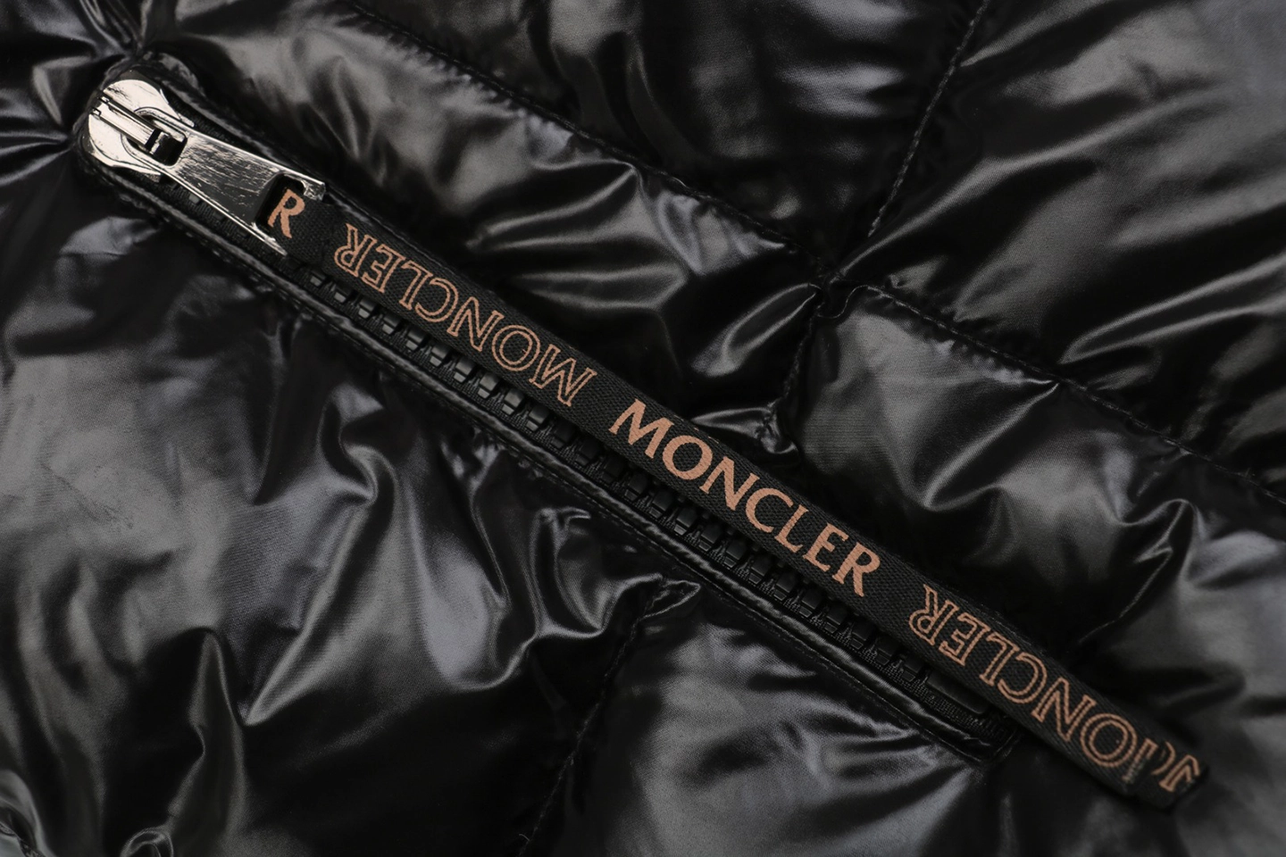 Mxxcler Luzule Hooded Down Vest Black Zipper puller