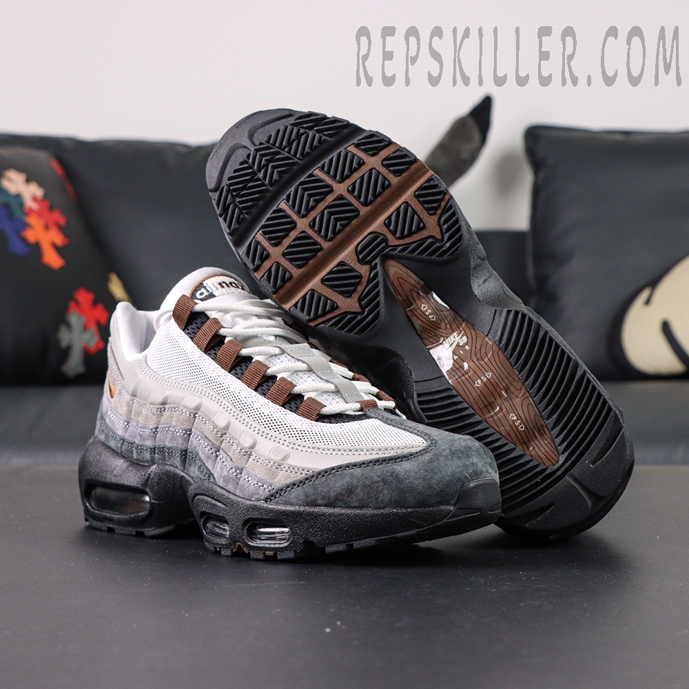 Sole view of Nike SB x Air Max 95 “Cacao Wow” featuring brown accents and black Air cushioning.