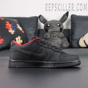 Nike Supreme x Dunk Low SB “Black” lateral side close-up highlighting black swoosh, tonal stitching, and clean design.