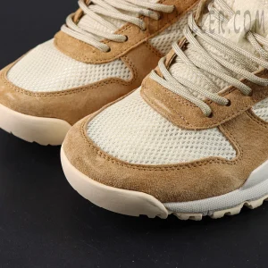 Mars Yard 2.0 toebox mesh and suede detailing