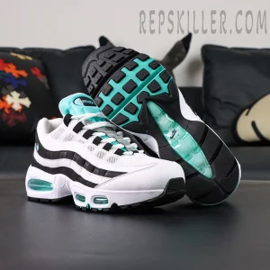 Nike Air Max 95 OG Black Border outsole and Air cushioning in turquoise detail