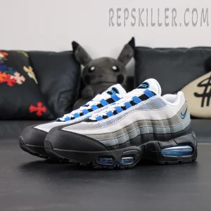 Lateral view of the Air Max 95 OG ‘Blue Spark’ with white mesh upper and blue detailing accents
