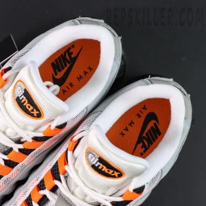 Nike Air Max 95 Bright Mandarin insoles close-up in orange and black