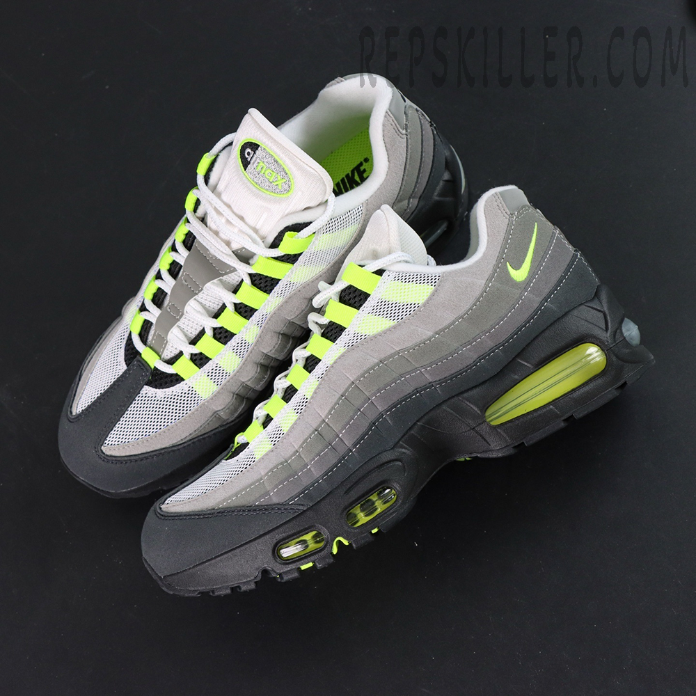 Air Max 95 OG ‘Neon’ top-down view of the pair