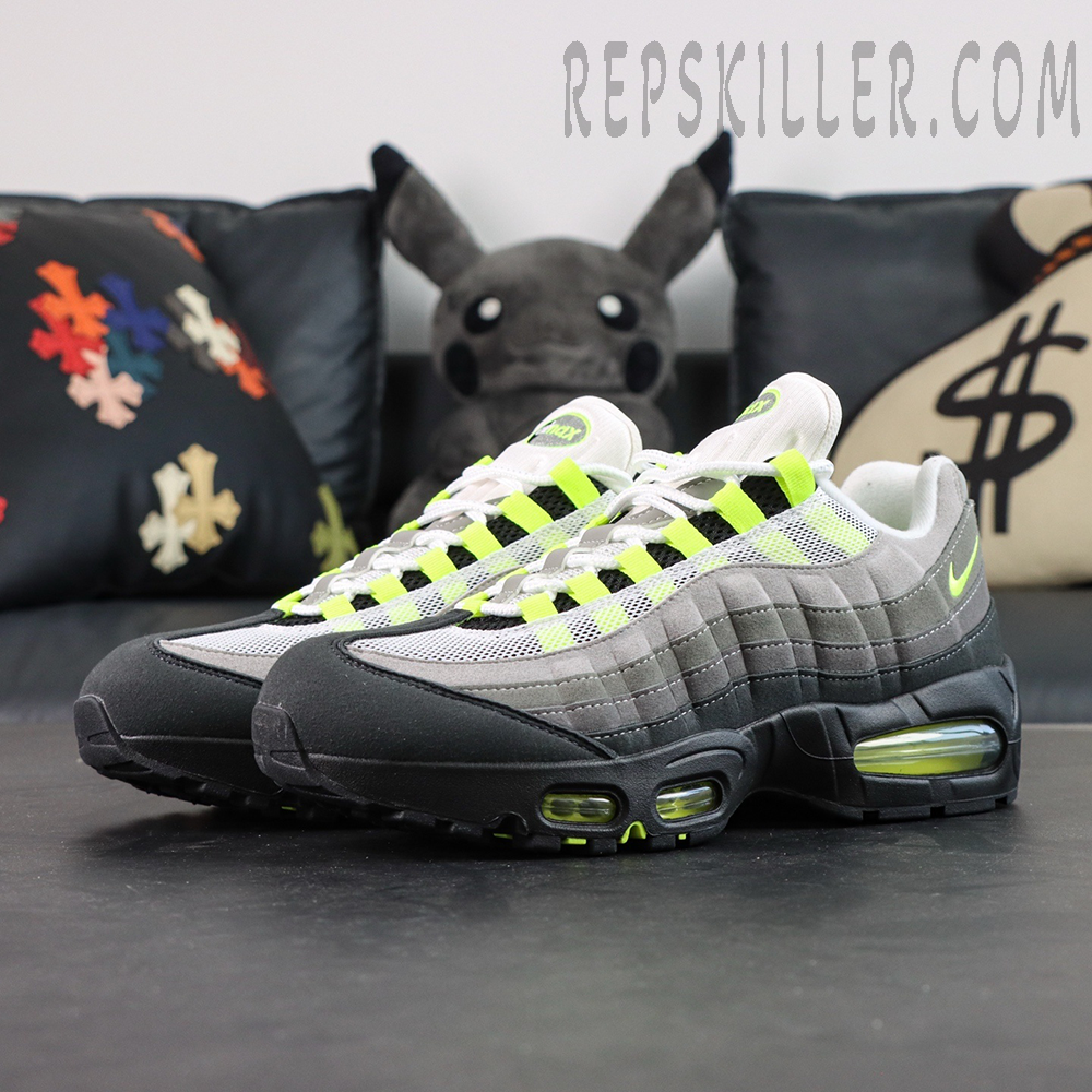 Air Max 95 OG ‘Neon’ front angled view highlighting neon lace loops