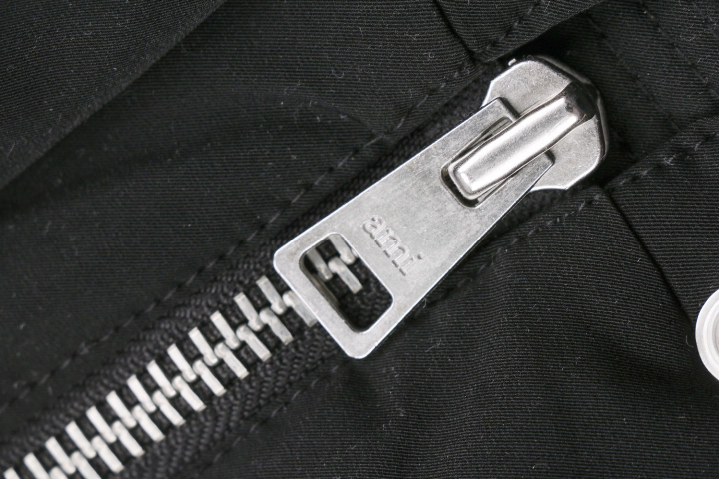 Ami Paris Heart Logo Oversized Short Puffer Jacket Black Zipper puller