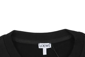 L Gradient Embroidered Logo Crewneck Sweatshirt Collar
