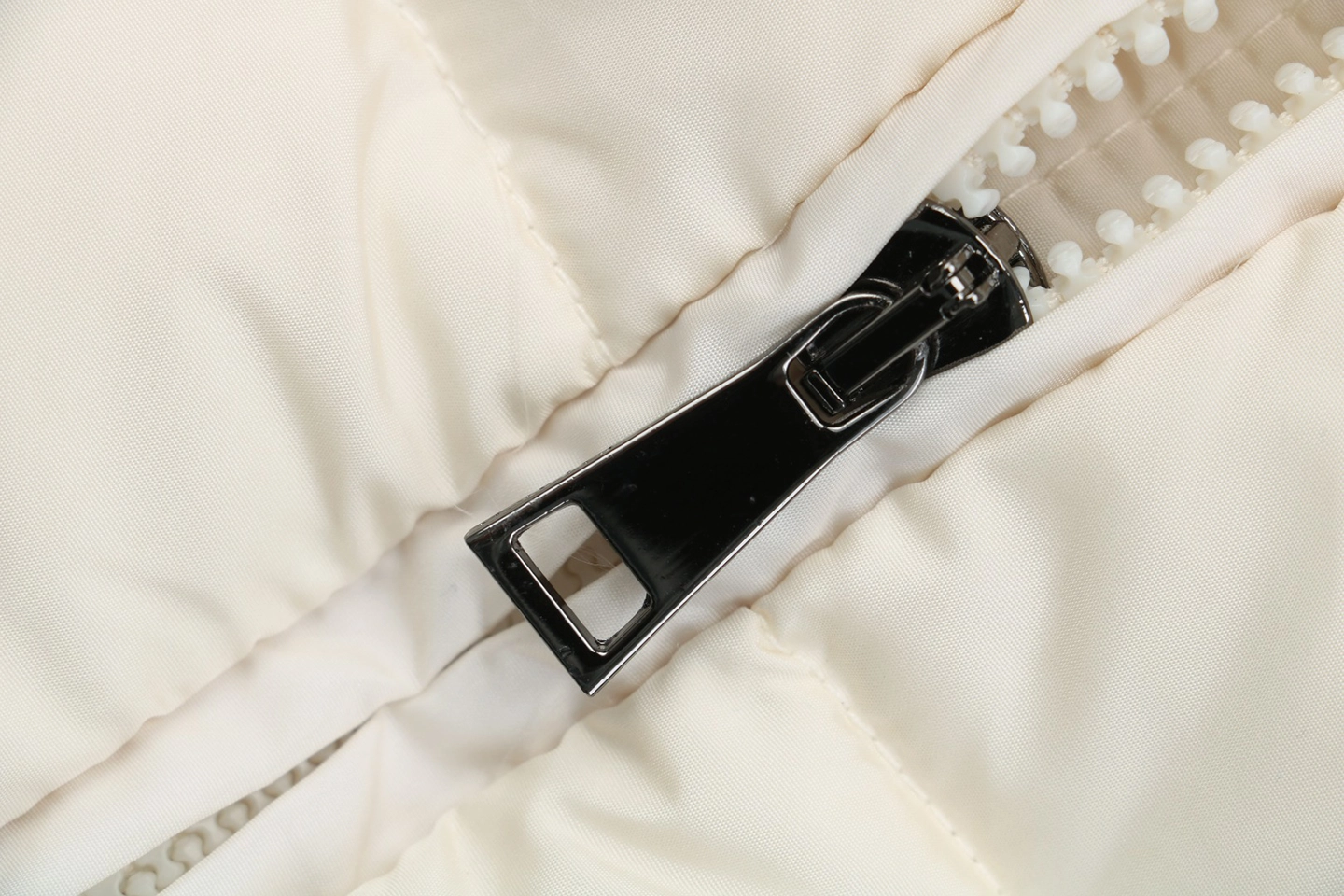 Mxxcler Avoce Cinched-Waist Hooded Down Jacket #MX-006 White Zipper puller