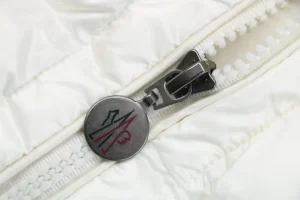 Mxxcler Bormes Quilted Down Vest #MT-557 Zipper puller