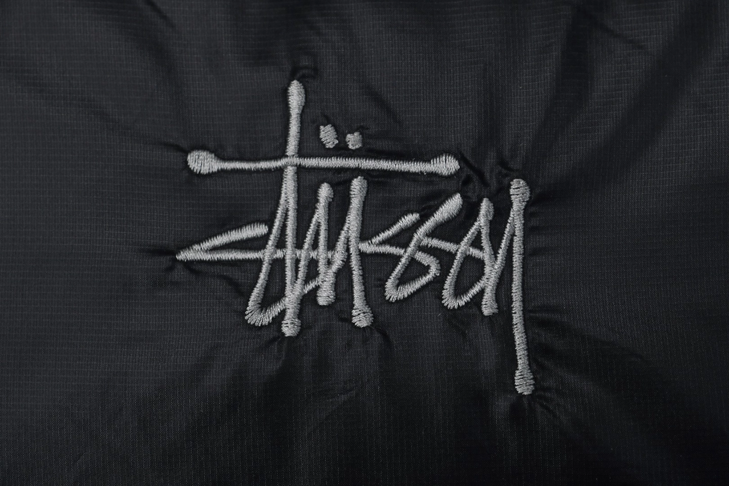 Stussy Classic Logo Hooded Down Jacket – Black/Grey Embroidery