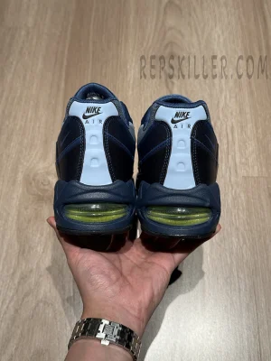 Rear heel view of the Yu-Gi-Oh! x Air Max Muscle 95 QS “Joey” with 1995 NIKE × YU-GI-OH! text inside the Air unit.