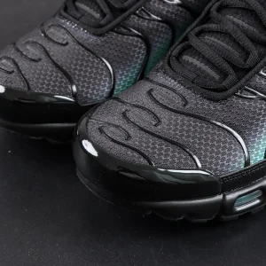 Nike Air Max Plus Black Dusty Cactus toe detail close-up with textured mesh and wavy overlay lines