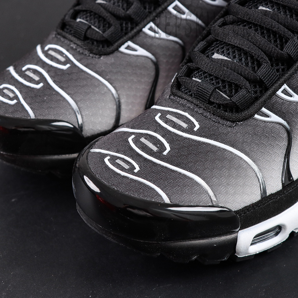 Nike Air Max Plus Black Metallic Silver toe box material detail