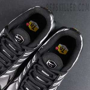 Nike Air Max Plus Black Metallic Silver inner lining and tongue detail