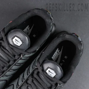 Close-up of tongue and inner lining on Nike Air Max Plus Multi Swoosh Black Bright Crimson with Nike Air branding