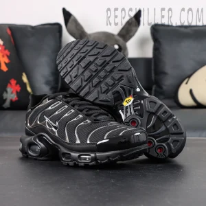 Nike Air Max Plus SE Black Chrome Silver outsole traction and Tn Air structure