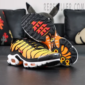 Nike Air Max Plus “Sunset” outsole tread and upper combined view