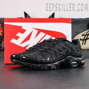 Air Max Plus 'Triple Black'8.jpg