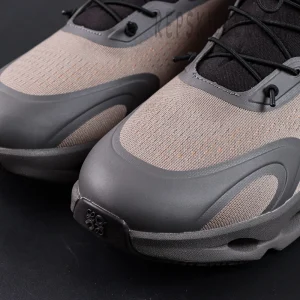 Loewe x ON Cloudsolo Black Brown sneakers, toe box mesh detail