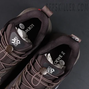 Close-up of collar and inner lining of Loewe x ON Cloudsolo Dark Brown Black sneakers