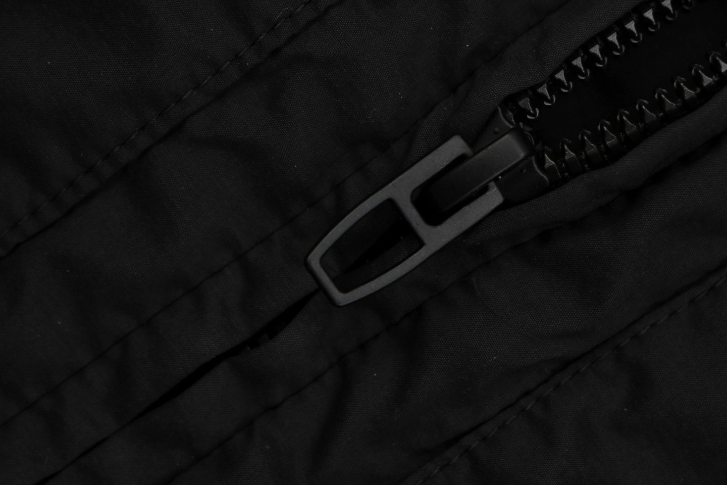 Lululemon Dual Pocket Insulated Jacket Zipper puller