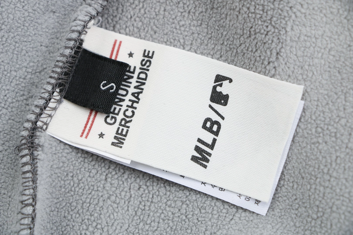 MLB New York Yankees Embroidered Fleece Jogger Pants Grey Wash label