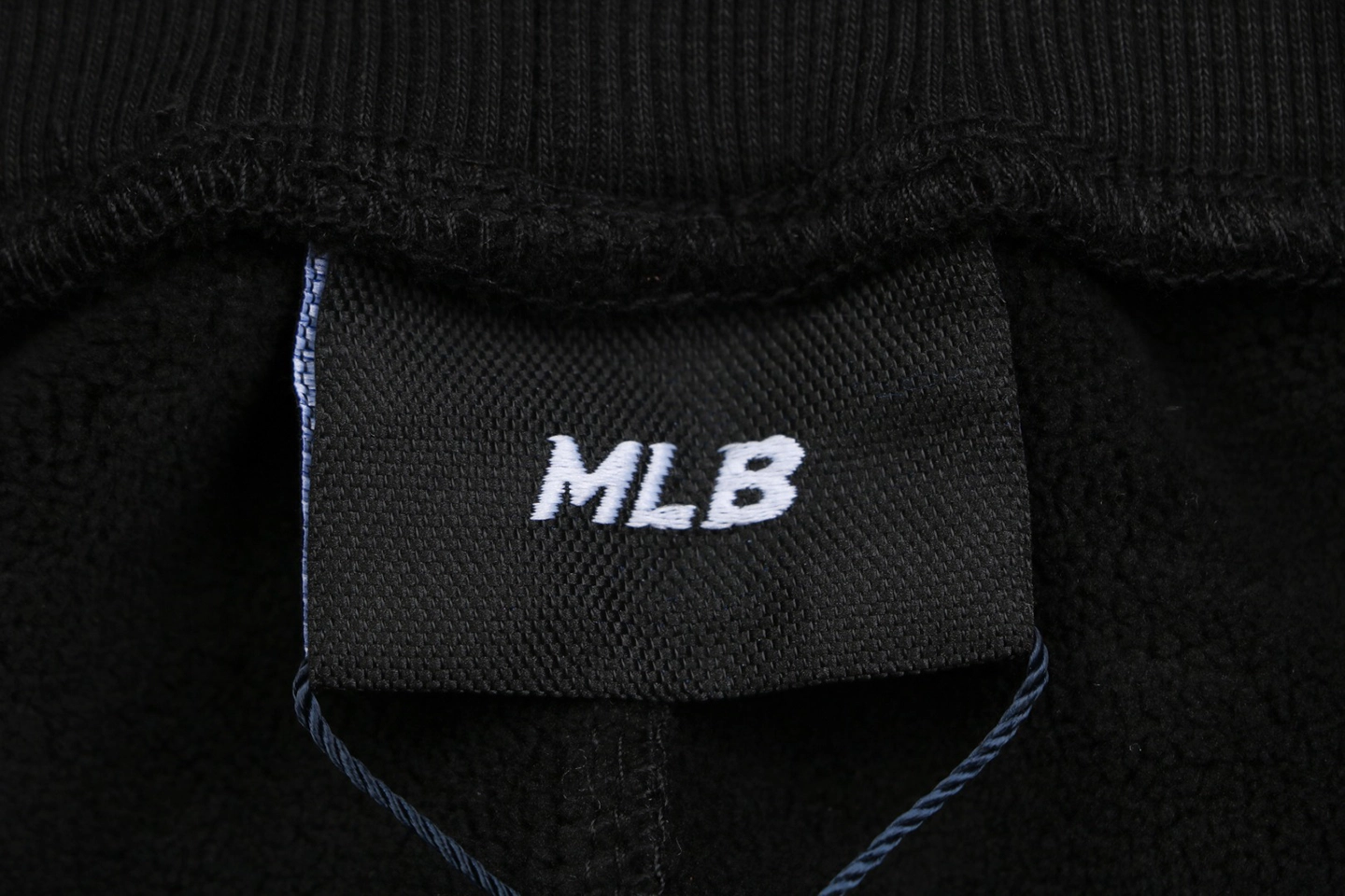 MLB New York Yankees Embroidered Fleece Jogger Pants Brand label