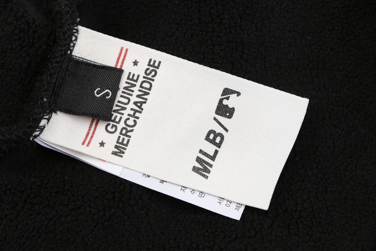 MLB New York Yankees Embroidered Fleece Jogger Pants Wash label