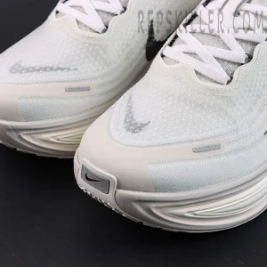 Nike Vomero Plus Run Pack running shoes toe box mesh and forefoot detail