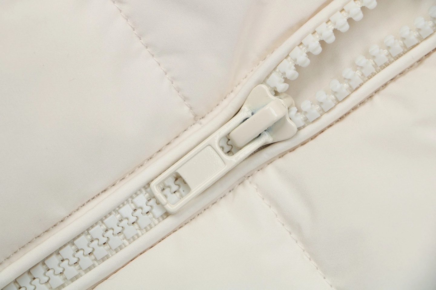 Ralph Lauren Women’s Quilted Pony Logo Down Jacket9.jpeg