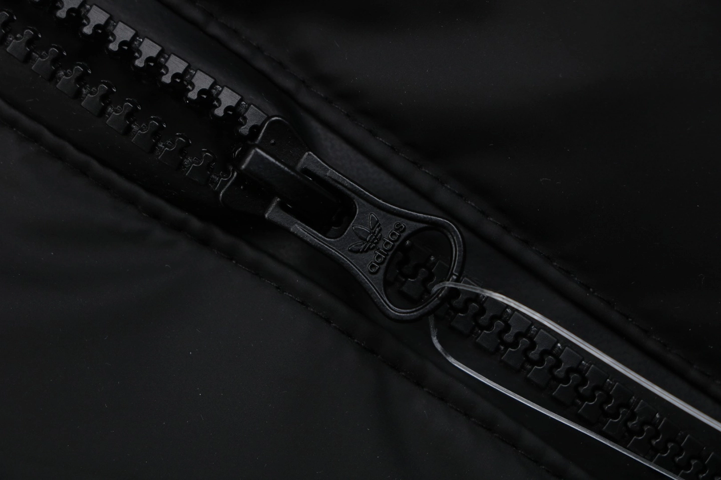 Adidas Originals Trefoil Logo Hooded Down Jacket Black Zipper puller