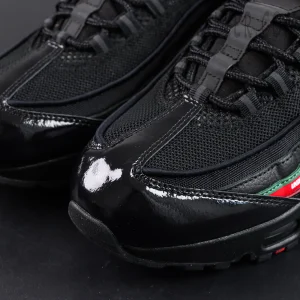 Undefeated x Nike Air Max 95 Black sneakers, toe box detail with patent leather and mesh panels