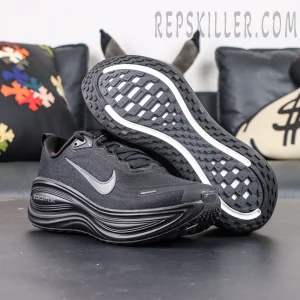 Nike Vomero Plus outsole with durable rubber and multi-zone traction pattern